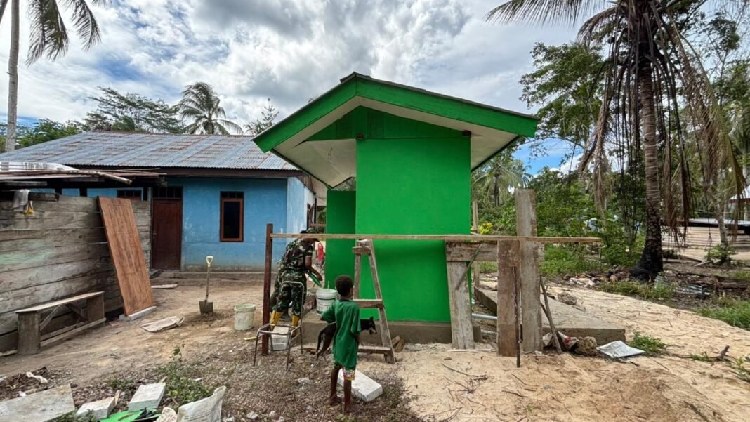 TMMD ke-127 Kodim 1804/Kaimana Lanjutkan Pembangunan MCK di Kampung Sisir dengan Progres 56 Persen