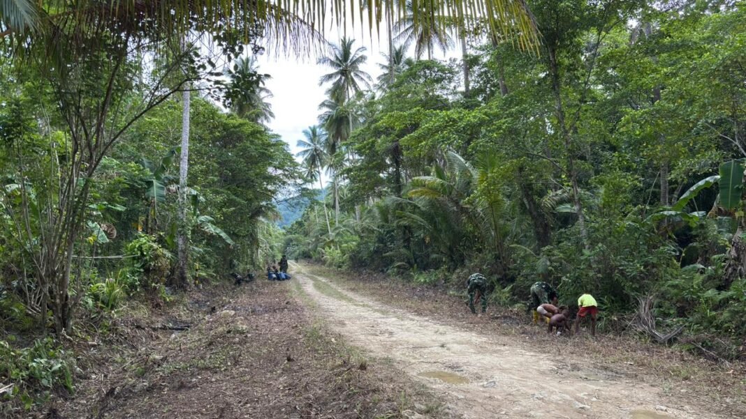 Proyek TMMD ke-127 Kodim 1804/Kaimana Capai 81 Persen Dalam Pembukaan Jalan 400 Meter