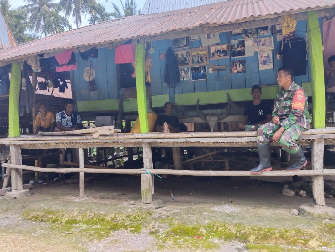 Komsos Babinsa: Memperkuat Hubungan TNI dengan Masyarakat di Sumba Barat
