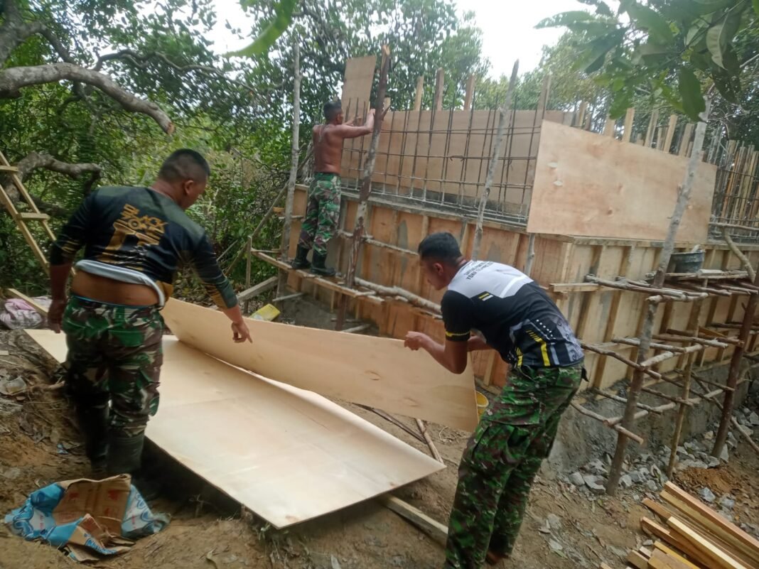 Kerjasama Satgas TMMD 127 dan Masyarakat Sambuli dalam Pembangunan Bak Air