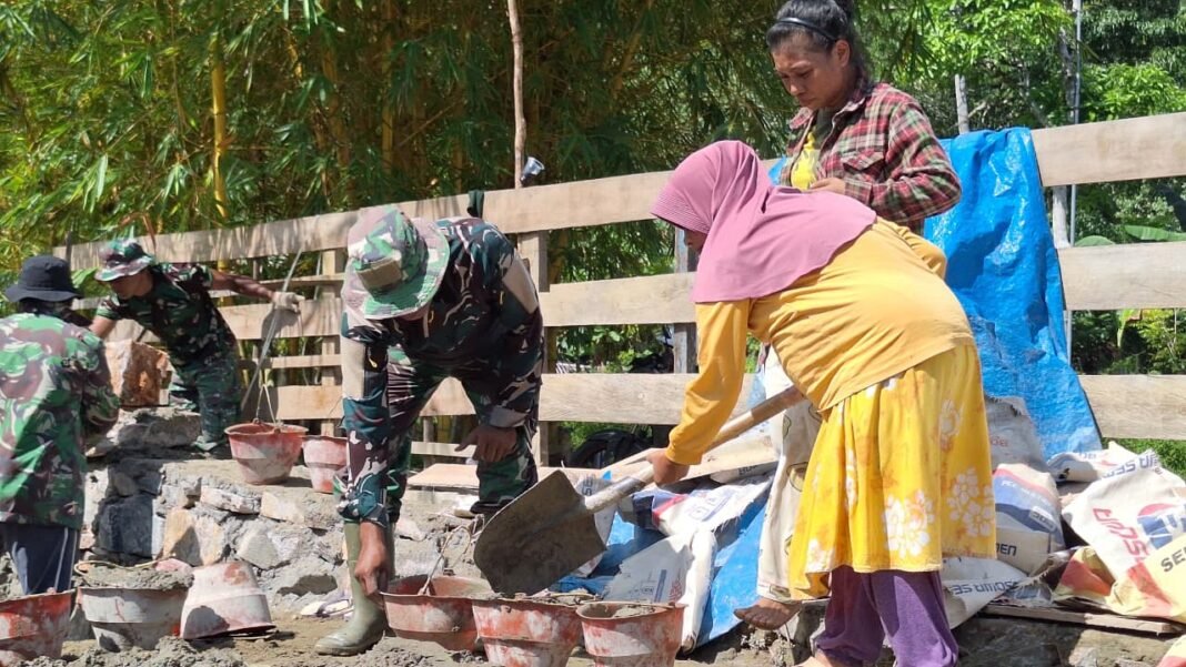 Kemanunggalan TNI dan Warga Terbukti dalam Pengecoran TMMD di Sambuli
