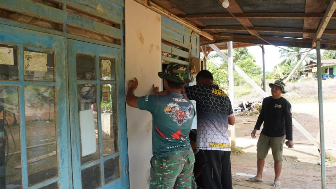 Keterlibatan Warga dan TNI dalam TMMD Ke-127: Dinding Rumah RTLH di Tri Buana Mulai Terbangun