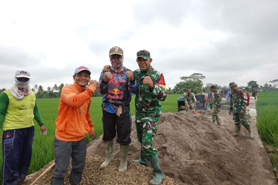 Dan SSK Tinjau Progres Rabat Beton TMMD ke-127 di Pesawaran