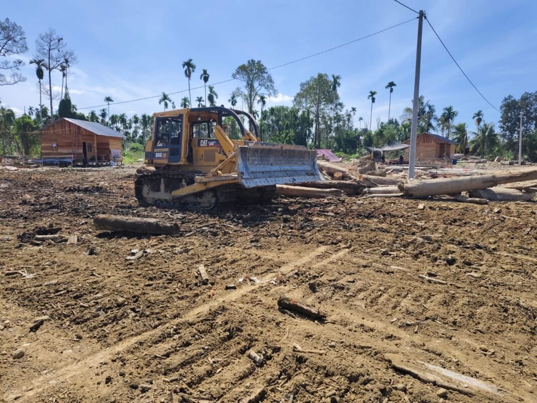 Kodim 0103/AUT Lakukan Pembersihan Lahan Perkebunan Warga di Pante Reusip Pasca Bencana
