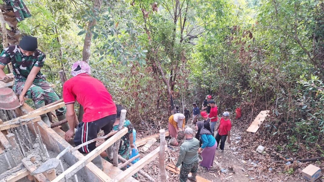 Sinergitas TNI dan Warga Sambuli: Satgas TMMD 127 Lakukan Pembangunan Bersama