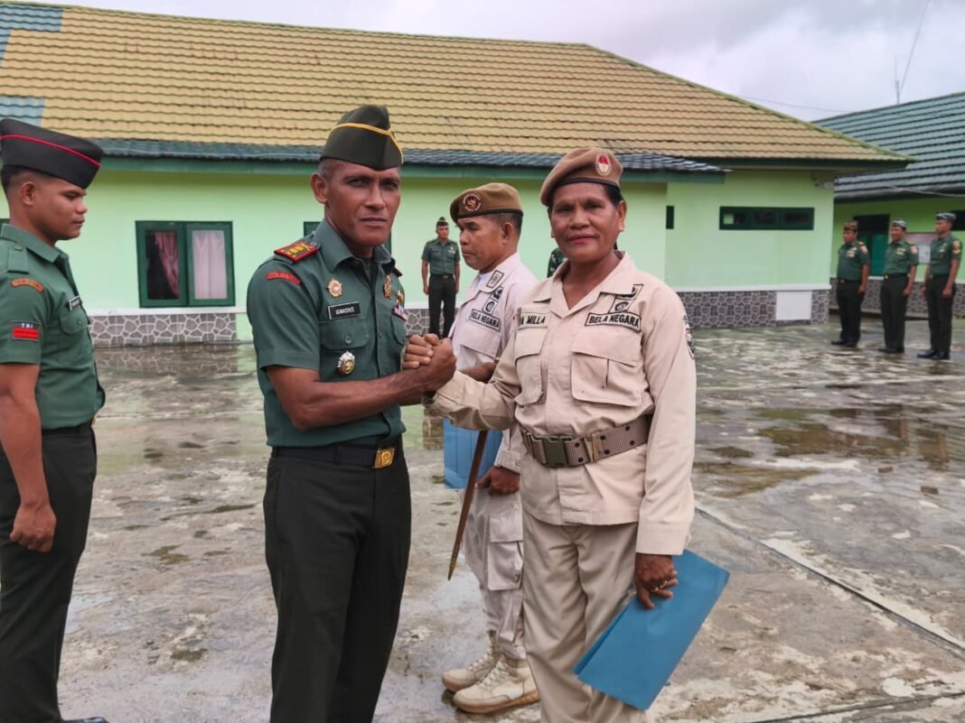 Penghargaan untuk Pelayanan, Dua PNS Kemenhan Resmi Purna Bakti di Kodim 1613