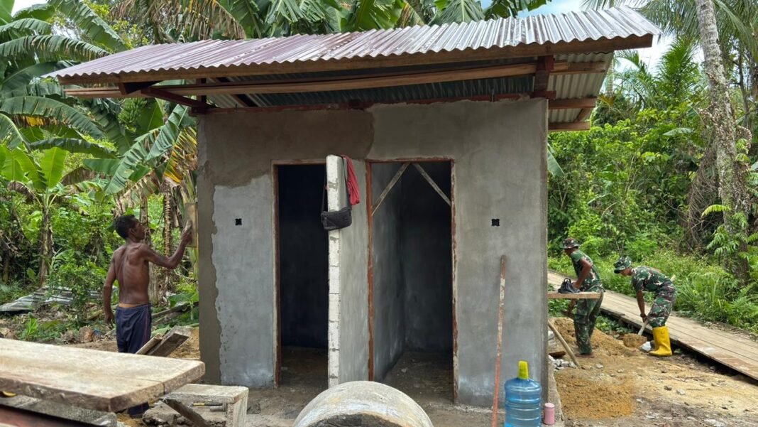 Sinergi TNI dan Masyarakat, TMMD 127 Kodim 1804/Kaimana Dorong Pembangunan MCK di Gereja Oraid Labora