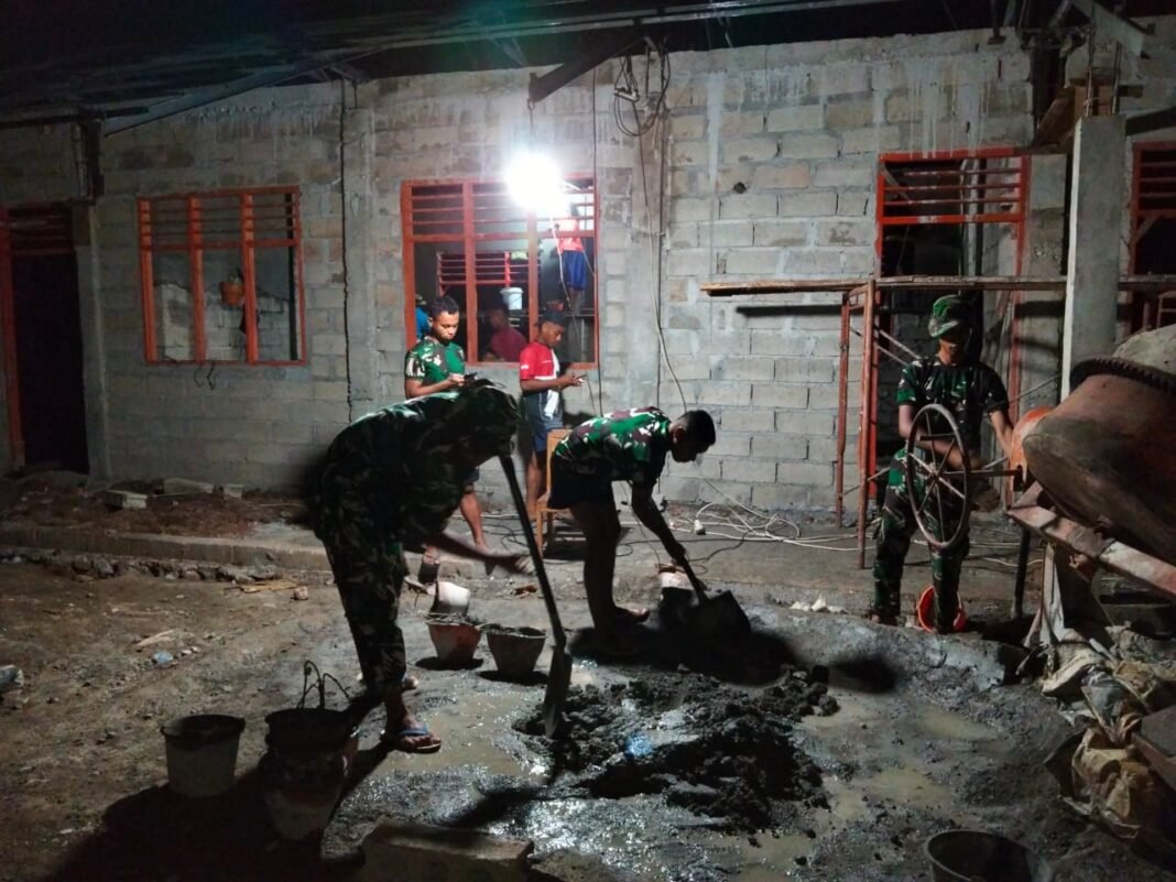 Semangat Bersama Warga, Pembangunan RKB SMAN Bikomi Nilulat Dikebut di Malam Hari