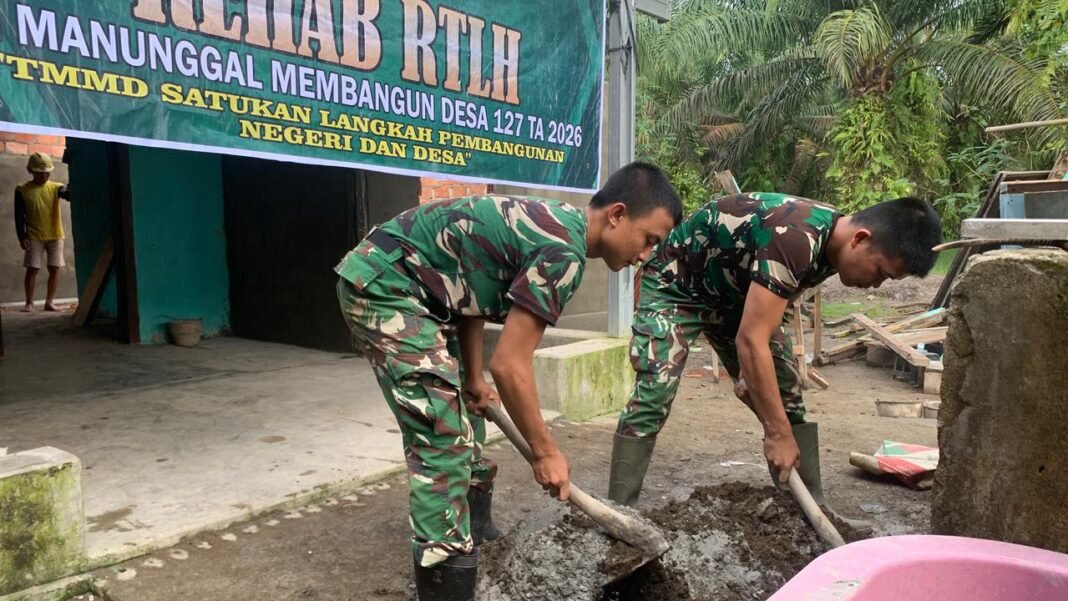 Satgas TMMD 127 Kodim 0430/BA Bersama Masyarakat Percepat Renovasi Rumah Ibu Suwarti