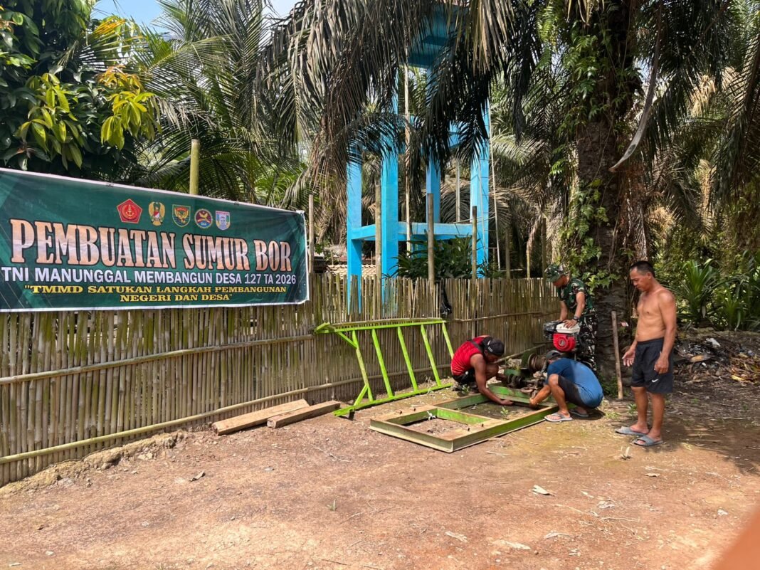 Sukseskan Program TMMD, Satgas Kodim 0430/BA dan Warga Lanjutkan Pembangunan Sumur Bor Kedua