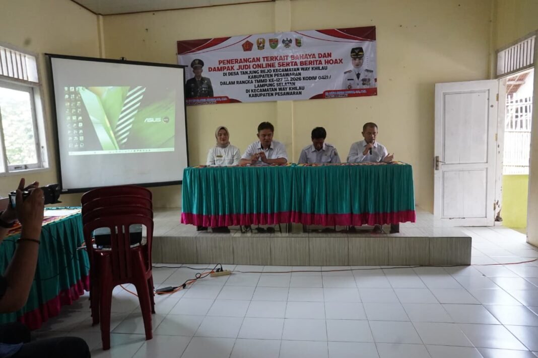 TMMD Kodim 0421/LS Soroti Ancaman Judi Online dan Berita Hoaks di Pesawaran