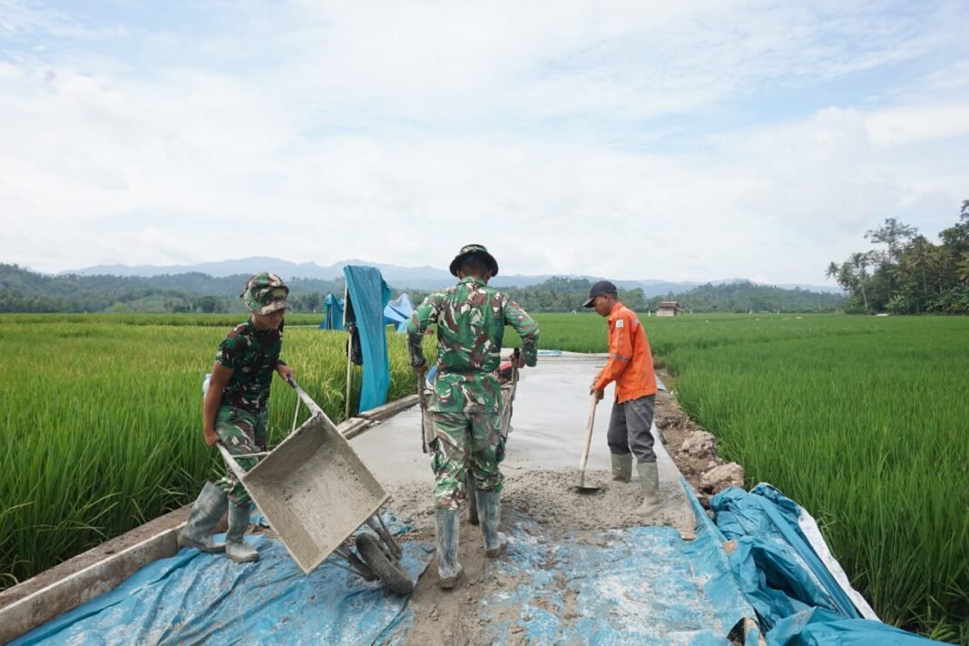 Pembangunan Rabat Beton TMMD ke-127 oleh Kodim 0421/LS: Jalan Menuju Harapan