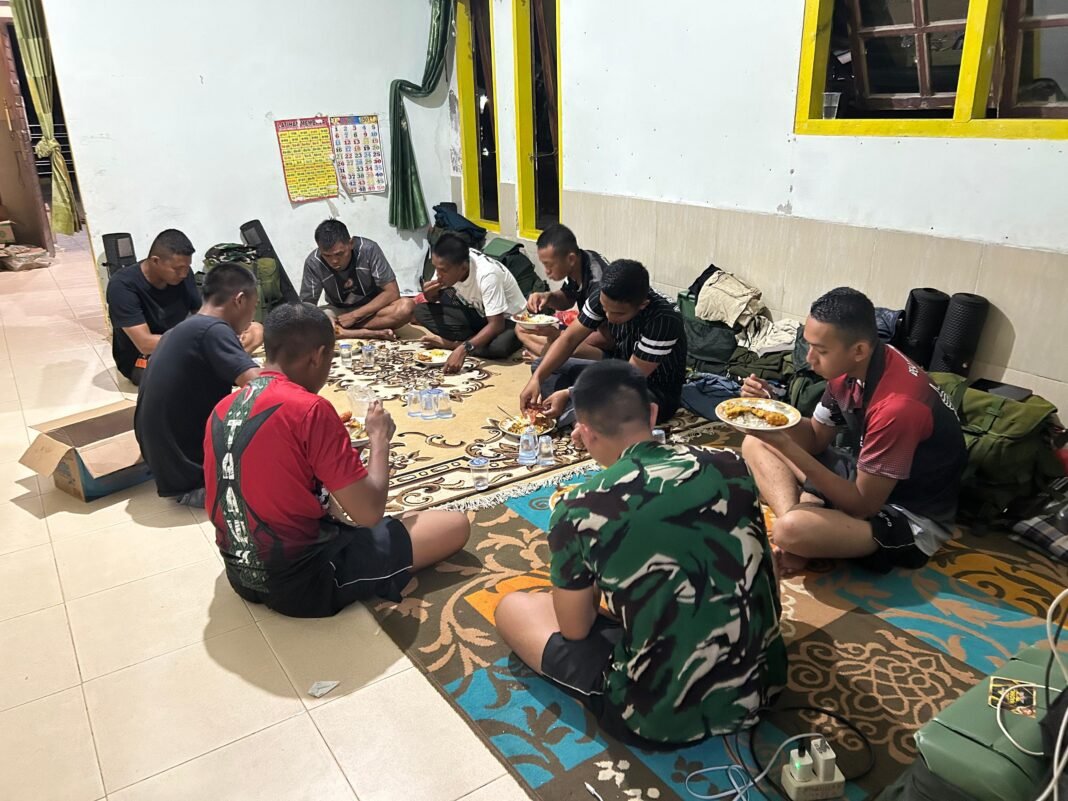Membangun Kebersamaan, Satgas TMMD 127 Kodim 1417/Kendari Gelar Makan Sahur