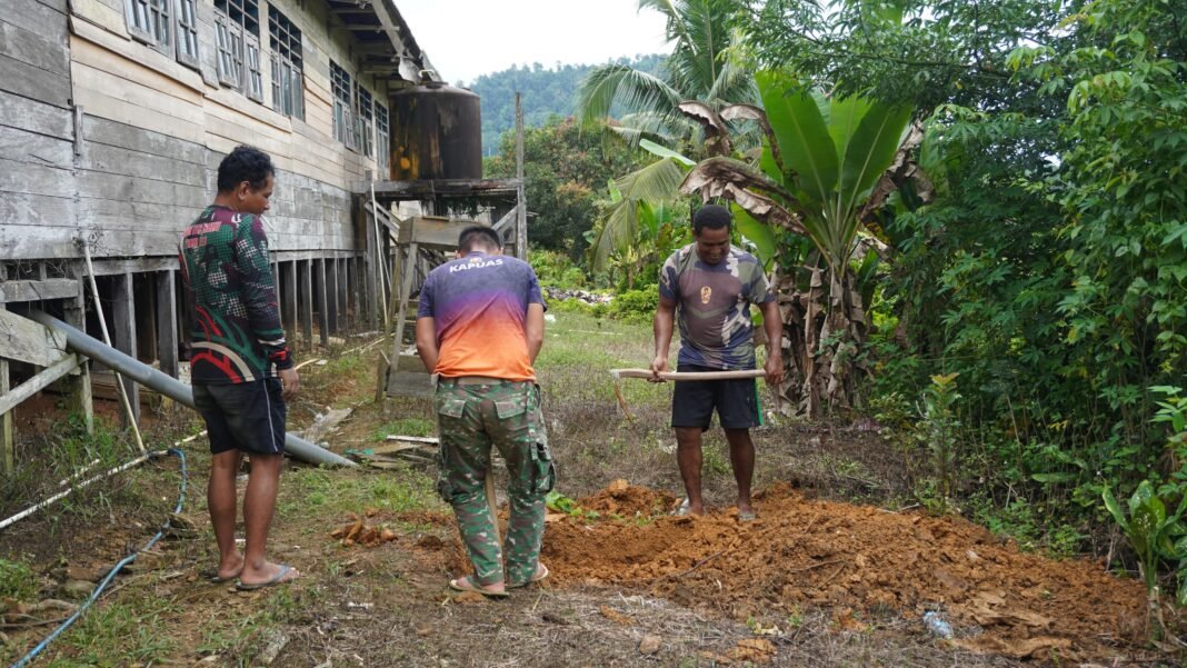 Satgas TMMD Ke-127 Perbaiki Fasilitas MCK Sekolah dengan Pembangunan Septic Tank