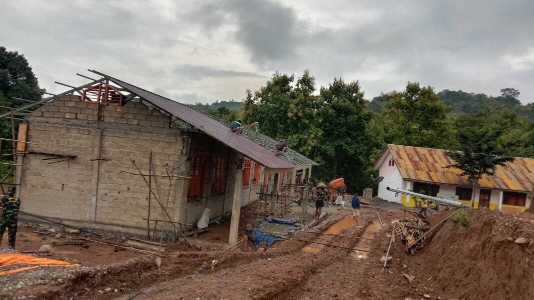 Sinergi TNI dan Masyarakat Sunkaen, Pembangunan 4 RKB TMMD Ke-127 Masuki Tahap Penting