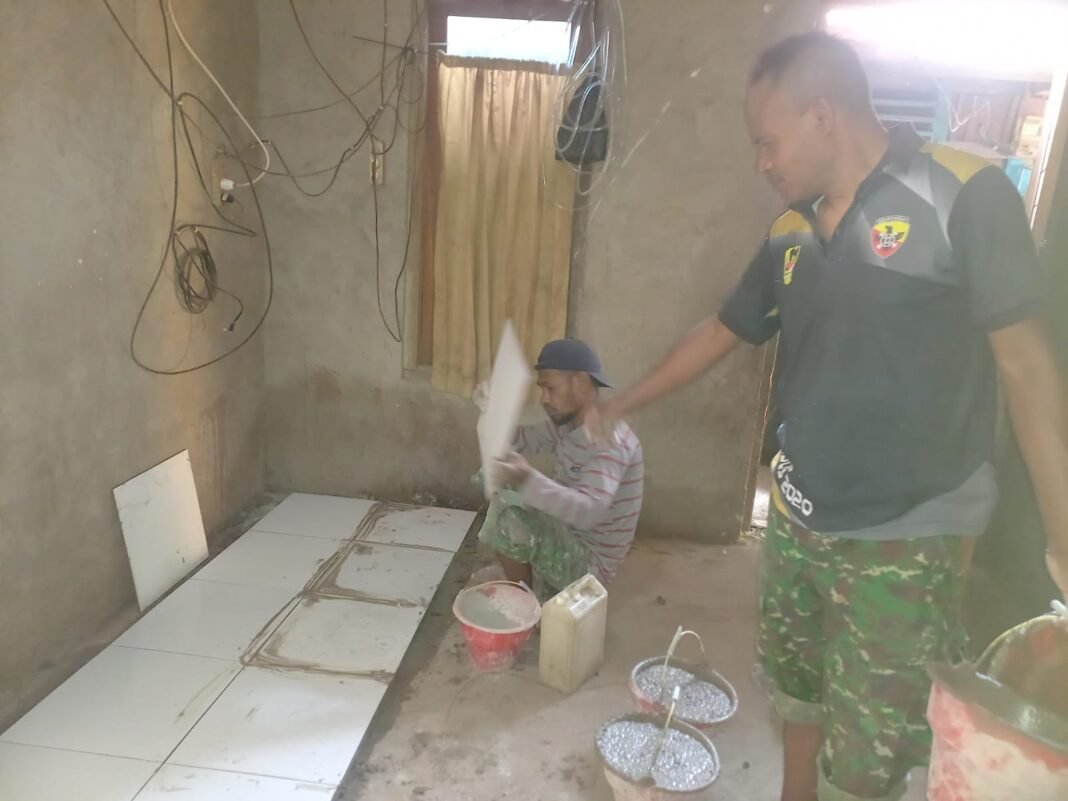 Satgas TMMD Ke-127 Kodim 1618/TTU Sukses Pemasangan Keramik di Rumah Warga Perbatasan