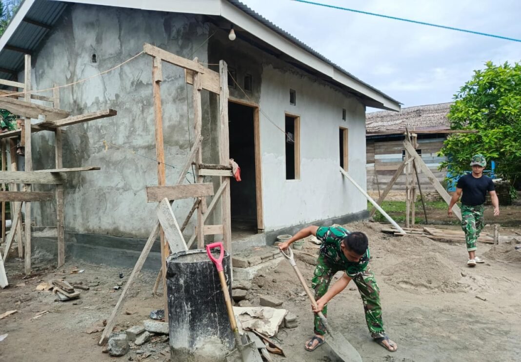 Pembangunan Rumah Tidak Layak Huni oleh Satgas TMMD 127 di Dusun Ogomolobu