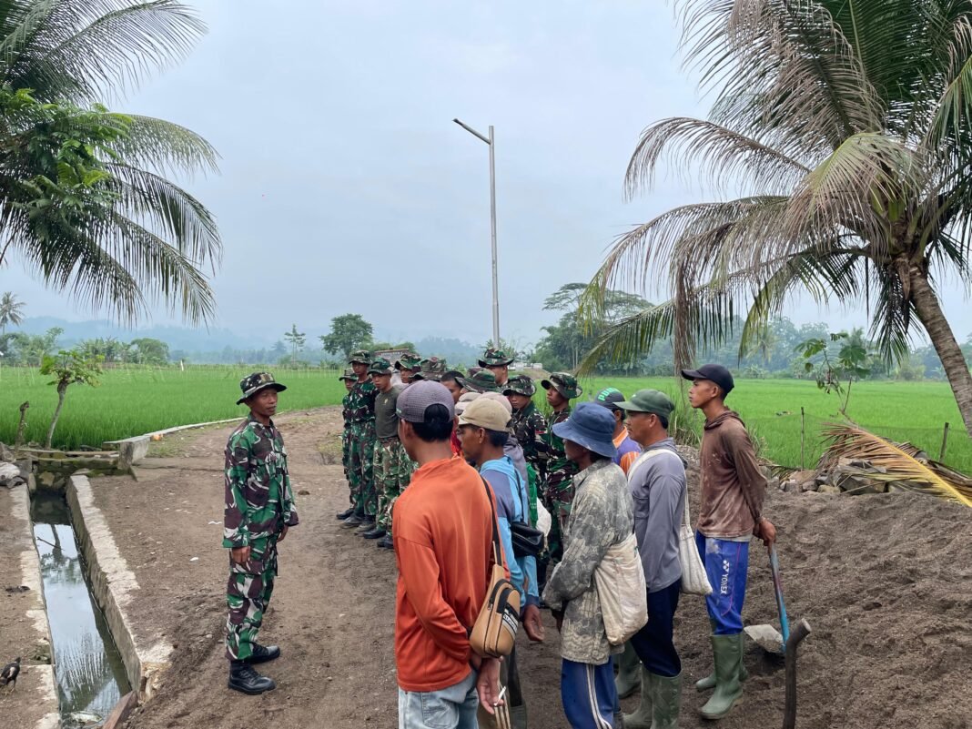 Sinergi TNI dan Masyarakat dalam TMMD Ke-127 di Pesawaran