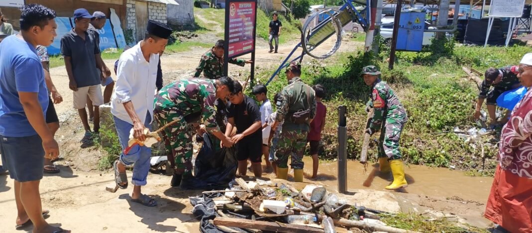 Babinsa Kodim 1620/Loteng Terjun Langsung Lakukan Pendataan Pascabanjir di Lombok Tengah