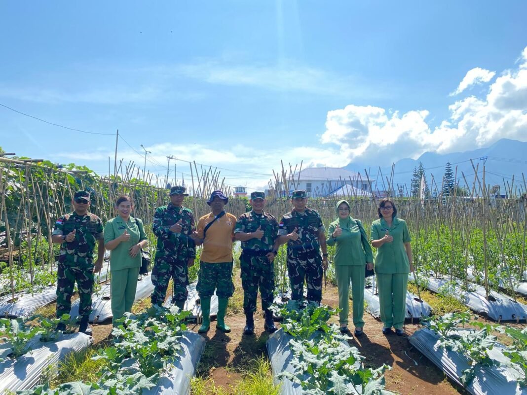Dandim 1612/Manggarai Tinjau Program Ketahanan Pangan di Lapangan