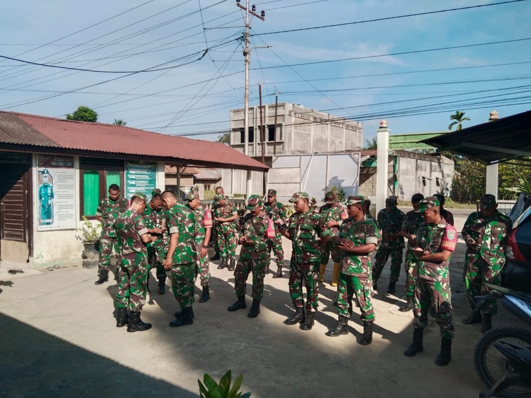 Pengecekan Handphone Personel Kodim 0103/Aceh Utara untuk Cegah Judi dan Rentenir