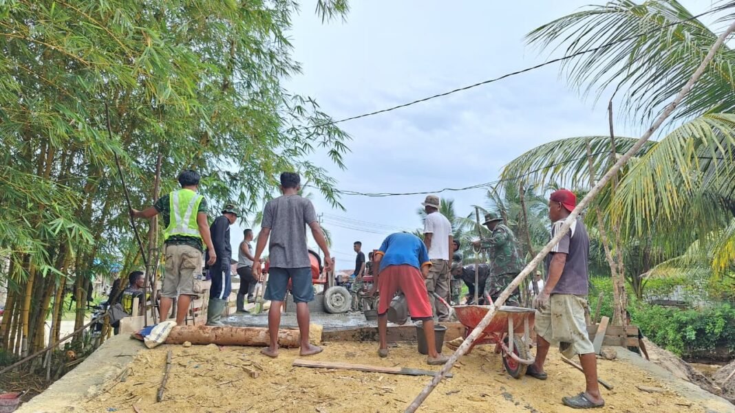 Kolaborasi TNI dan Masyarakat, Pengecoran Jembatan TMMD 127 Dipercepat di Sambuli
