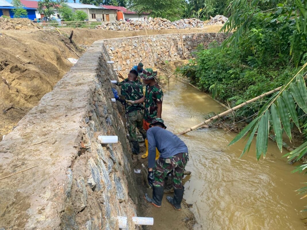 Satgas TMMD 127 Tingkatkan Keandalan Talud dengan Pemasangan Semen
