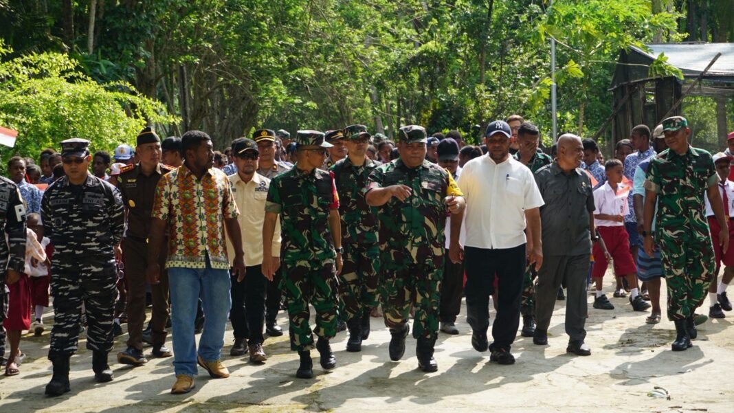 Kunjungan Ketua Tim Wasev TMMD 127 ke Kampung Sisir