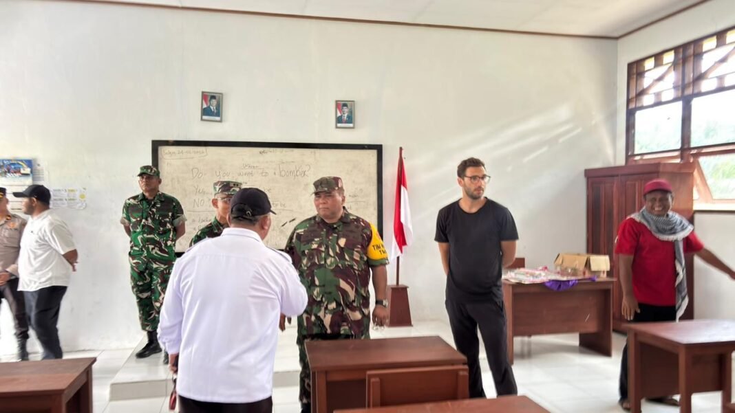 Kunjungan SMAN 3 Kampung Sisir dalam Proyek TMMD 127 Kodim 1804/Kaimana