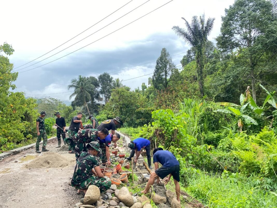 Satgas TMMD 127 Kodim 1305/Buol Tolitoli Lakukan Pengerasan Jalan dan Talud di Dusun Ogomolobu