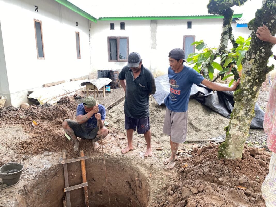 Satgas TMMD Ke-127 TNI Genjot Pembuatan Sumur Air Bersih di Desa Oyom