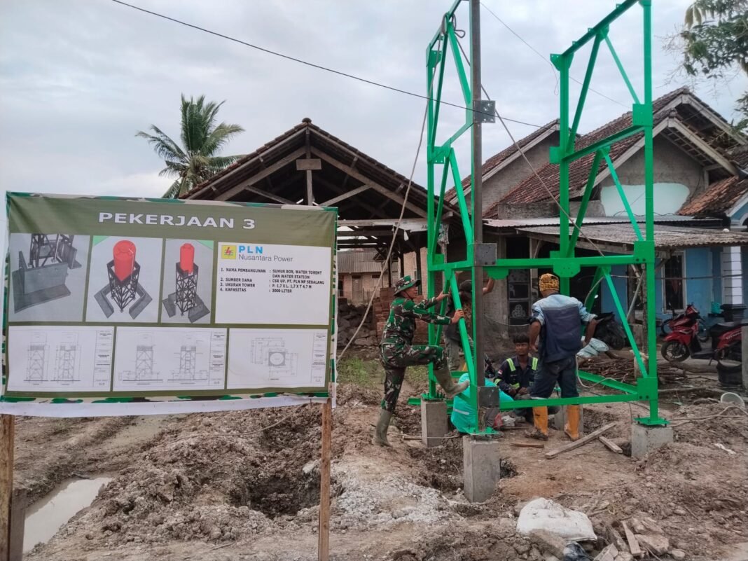 Pembangunan Pedestal Water Station di Desa Gunung Sari Oleh TMMD 127 Kodim 0421/LS