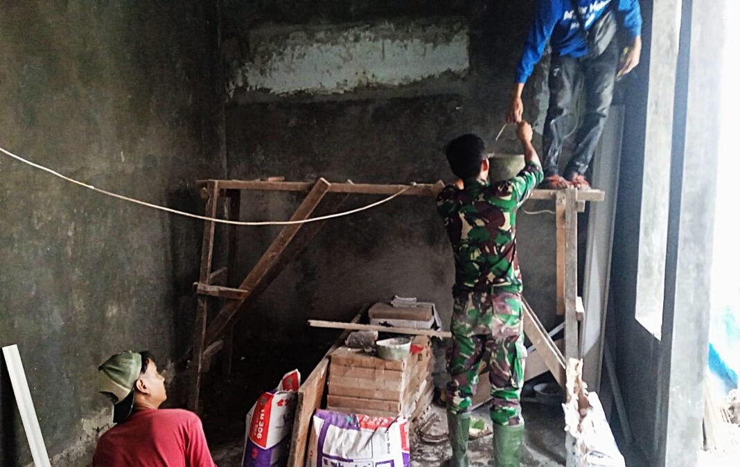 Renovasi Tiga Rumah Warga di Sukamaju oleh Satgas TMMD ke-127 Kodim Depok