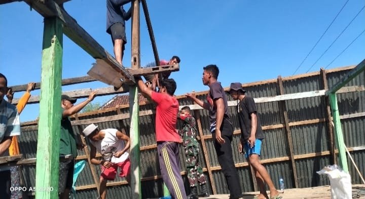 Koramil 1614-04/Kilo Tingkatkan Keharmonisan Melalui Gotong Royong Bersama Warga