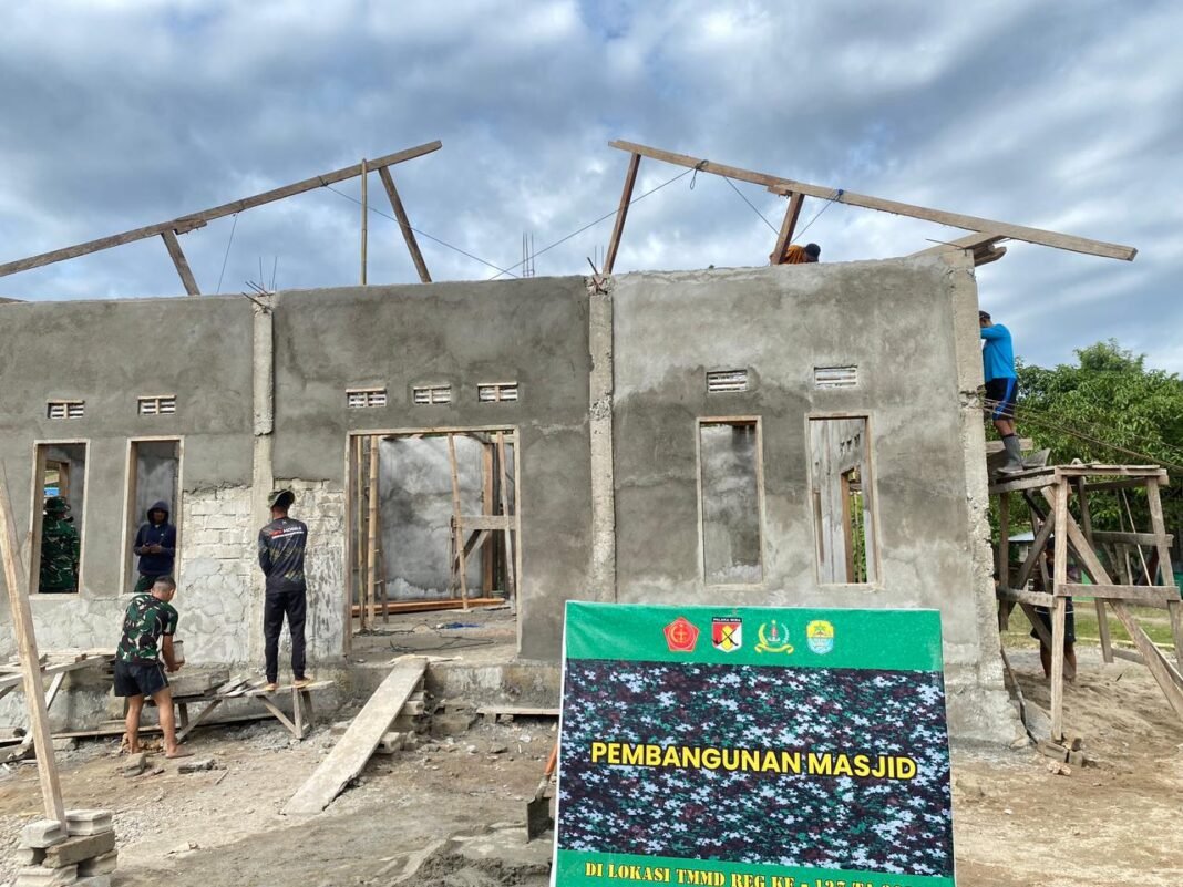Pembangunan Mesjid di Desa Oyom Dipercepat oleh Satgas TMMD ke-127 Tolitoli
