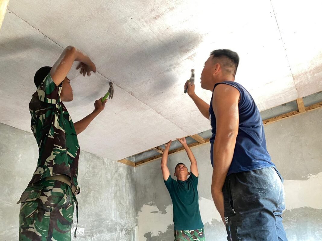 Pembangunan Rumah Layak Huni di Dusun Ogomolobu oleh Satgas TMMD ke-127