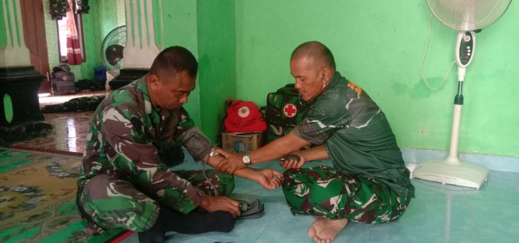 Serka Ilham Lakukan Pemeriksaan Kesehatan Rutin untuk Satgas TMMD 127 di Banyuasin