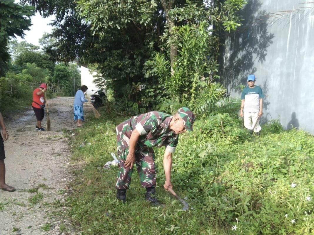 Kodim 1613/Sumba Barat Kembangkan Semangat Gotong Royong di Kampung Sawah