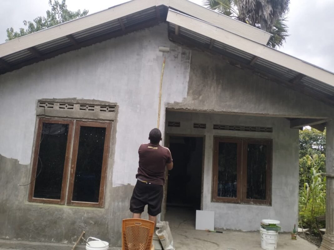 TMMD Ke-127 Kodim 1618/TTU: Finishing Rumah Warga di Desa Sunkaen