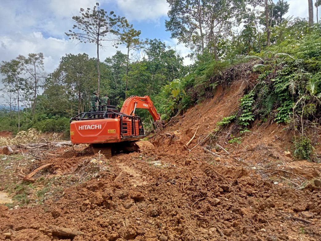 Operator Pastikan Alat Berat TMMD Selalu Siap Digunakan