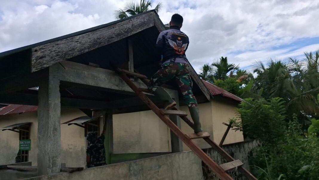 Prajurit Kodim 0116/Nagan Raya Rawat Fasilitas Air Bersih Desa