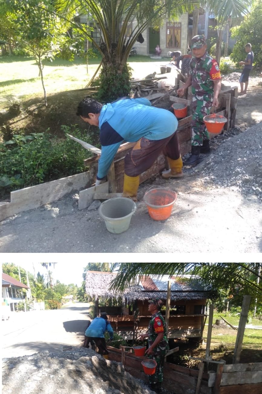 Babinsa Woyla Barat Tunjukkan Kepedulian, Bantu Warga Bangun Jembatan Akses Rumah di Desa Monpasong