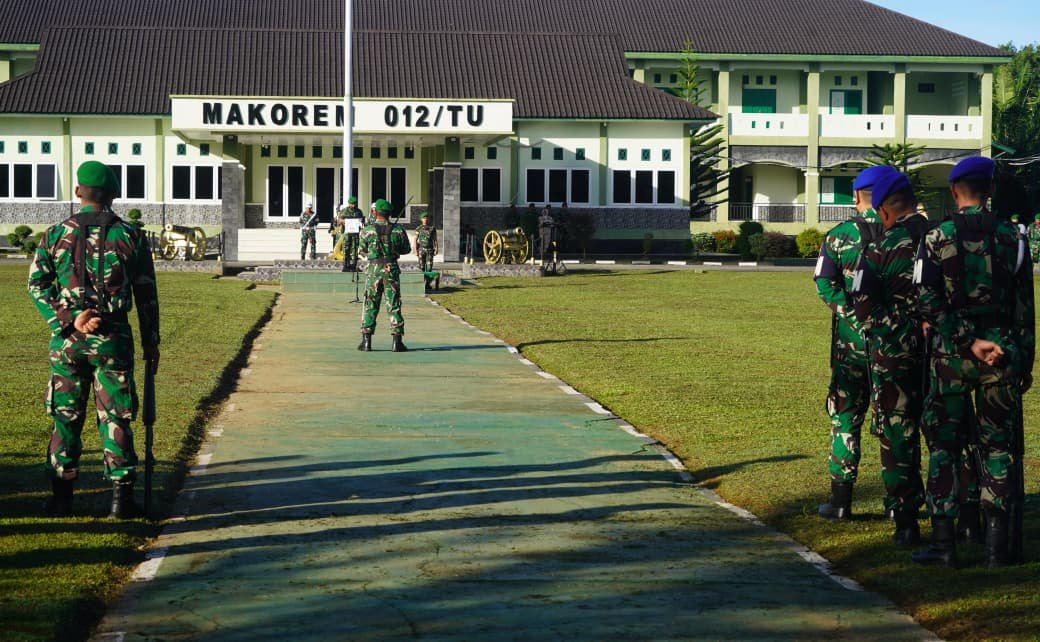 Prajurit dan PNS Korem 012/TU Ikuti Upacara Penuh Khidmat