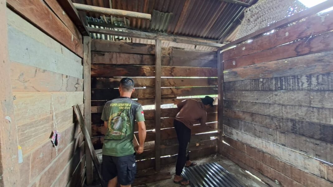 Rumah Kayu Tak Layak Huni Direhab Satgas TMMD Ke-127
