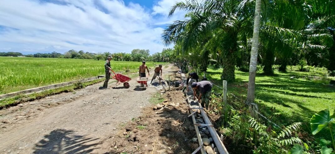 Terus Bergerak Meski Matahari Membakar