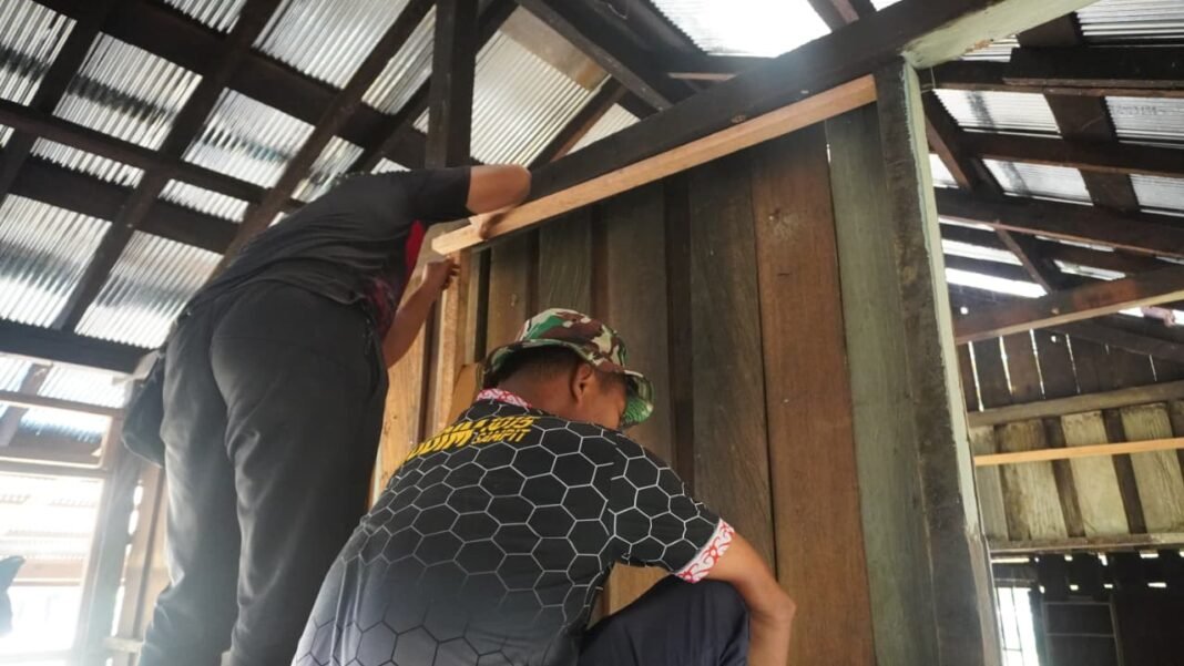 Satgas TMMD ke-127 Terus Genjot Rehab RTLH di Bukit Indah Meskipun Hari Libur