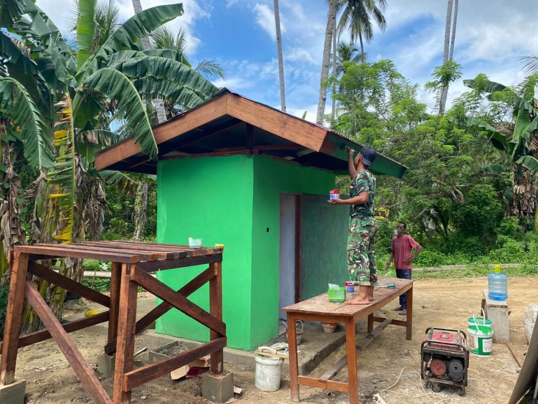 Proyek TMMD 127 Kodim 1804/Kaimana Capai Progres 74 Persen dengan Pengecetan MCK