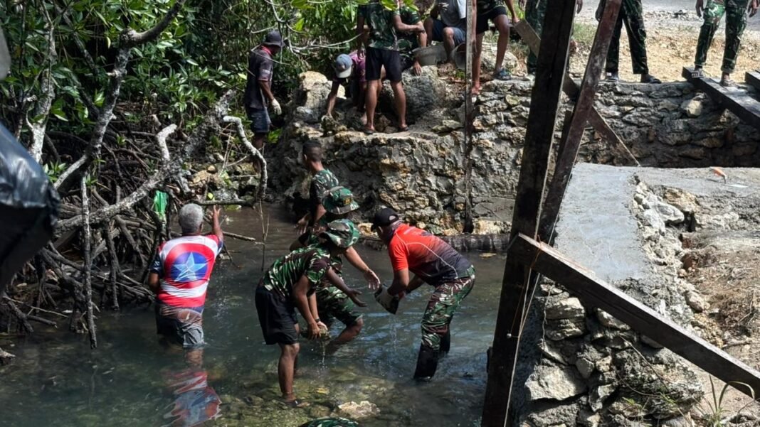 Progres Mencapai 40 Persen, Satgas TMMD 127 Kodim 1804/Kaimana Kumpulkan Batu untuk Fondasi Jembatan Marsi