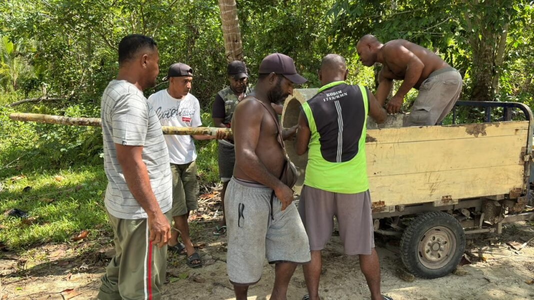 Satgas TMMD 127 Kodim 1804/Kaimana Ajak Warga Ikut Serta dalam Pembangunan Sumur