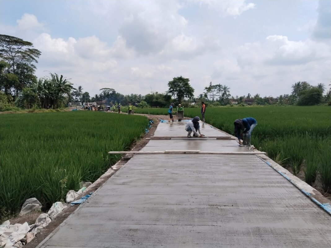 Semangat Kebersamaan dalam Gotong Royong Rabat Beton di Bulan Ramadan